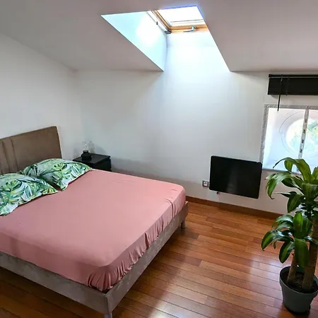 Moderne Proche Avec Terrasse Et Climatisation *