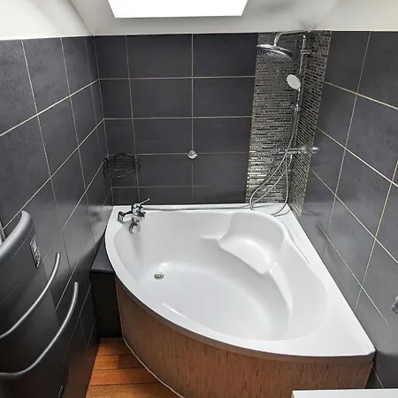 Moderne Proche Avec Terrasse Et Climatisation Hyères