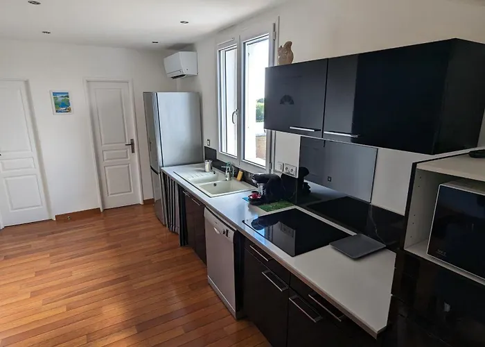 Moderne Proche Avec Terrasse Et Climatisation Hyères